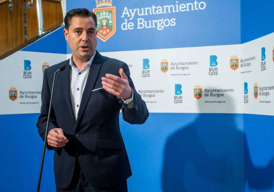 El alcalde de Burgos ha renovado sus recomendaciones tras la reunión mantenida con representantes de la Junta de Castilla y León
