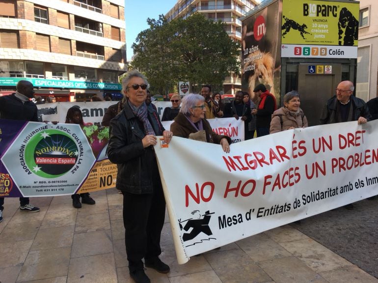 Inicio de la marcha en la plaza de los Pinazo