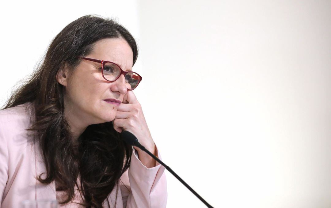 La vicepresidenta y Portavoz del Gobierno valenciano, Mónica Oltra, durante la la rueda de prensa posterior al Pleno del Consell de este viernes.