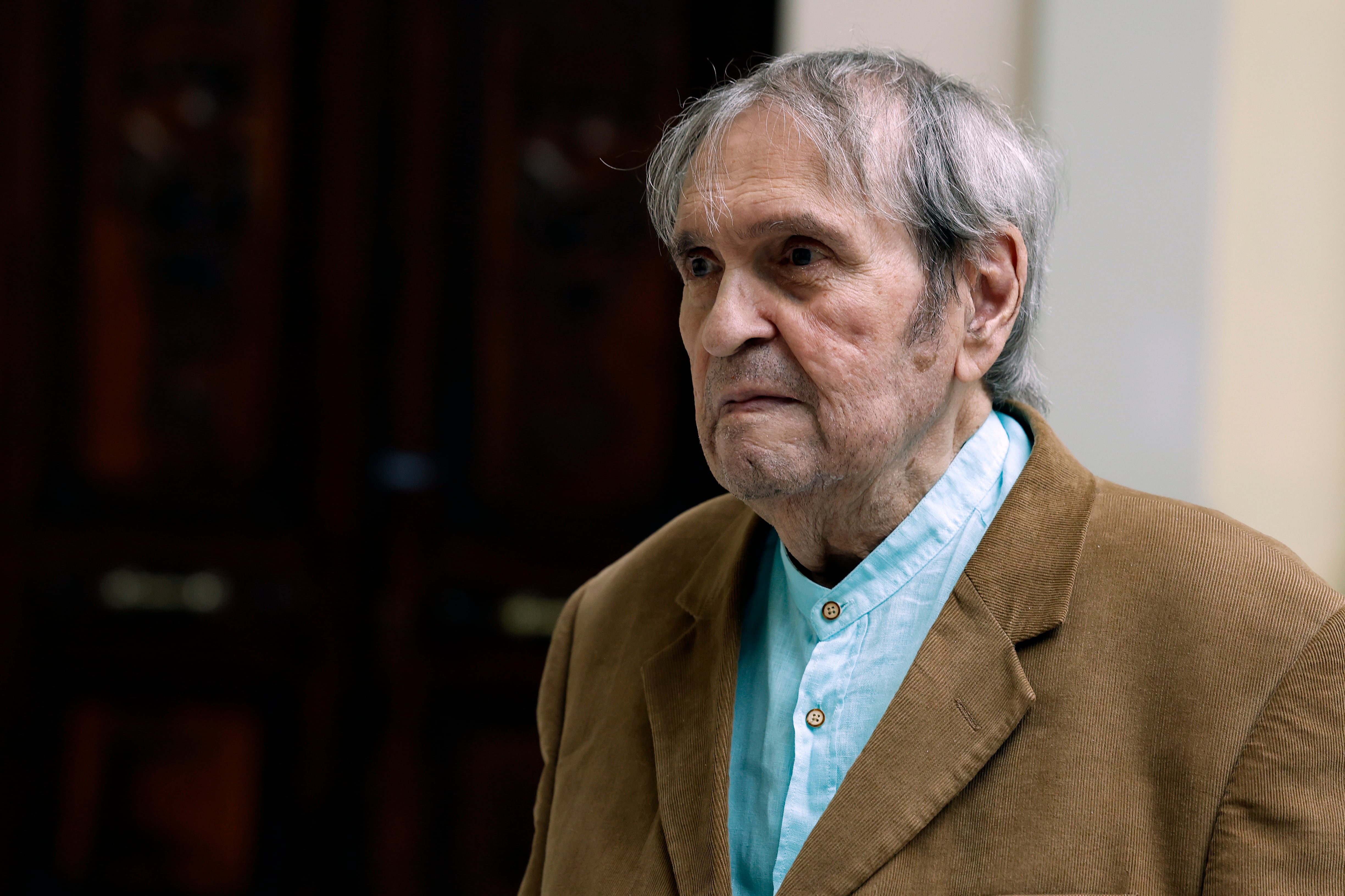 GRAF1300. MADRID, 20/04/2023.- El escritor venezolano Rafael Cadenas, Premio Cervantes 2022, en la Biblioteca Nacional donde este jueves inicia los actos previos a la entrega del Premio Cervantes, que recibirá de manos del rey el próximo lunes. EFE/ J.J.Guillen
