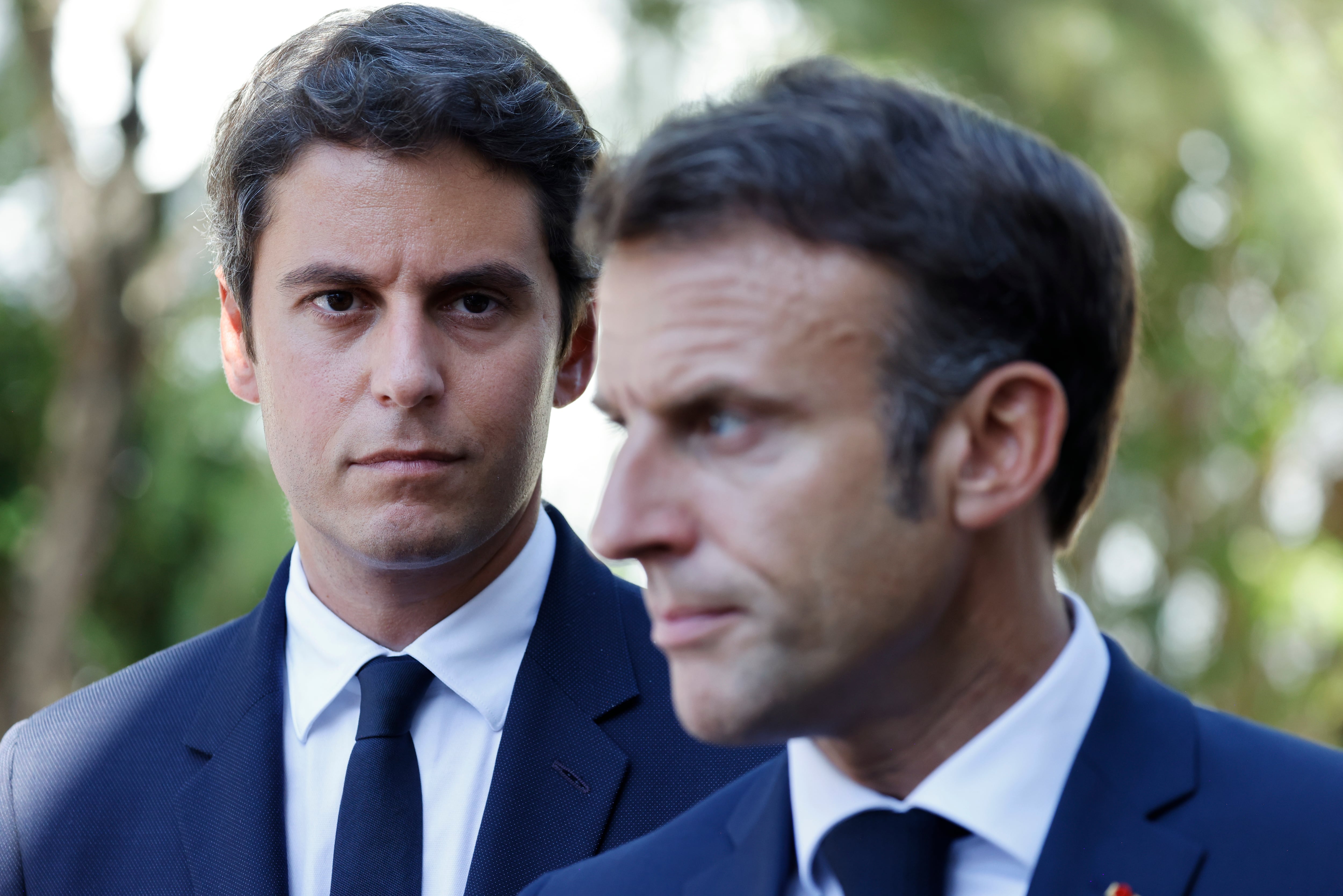 Emmanuel Macron junto a Gabriel Attal