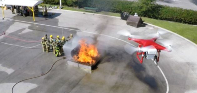 Ejercicios de bomberos con drones en Los Ángeles, California