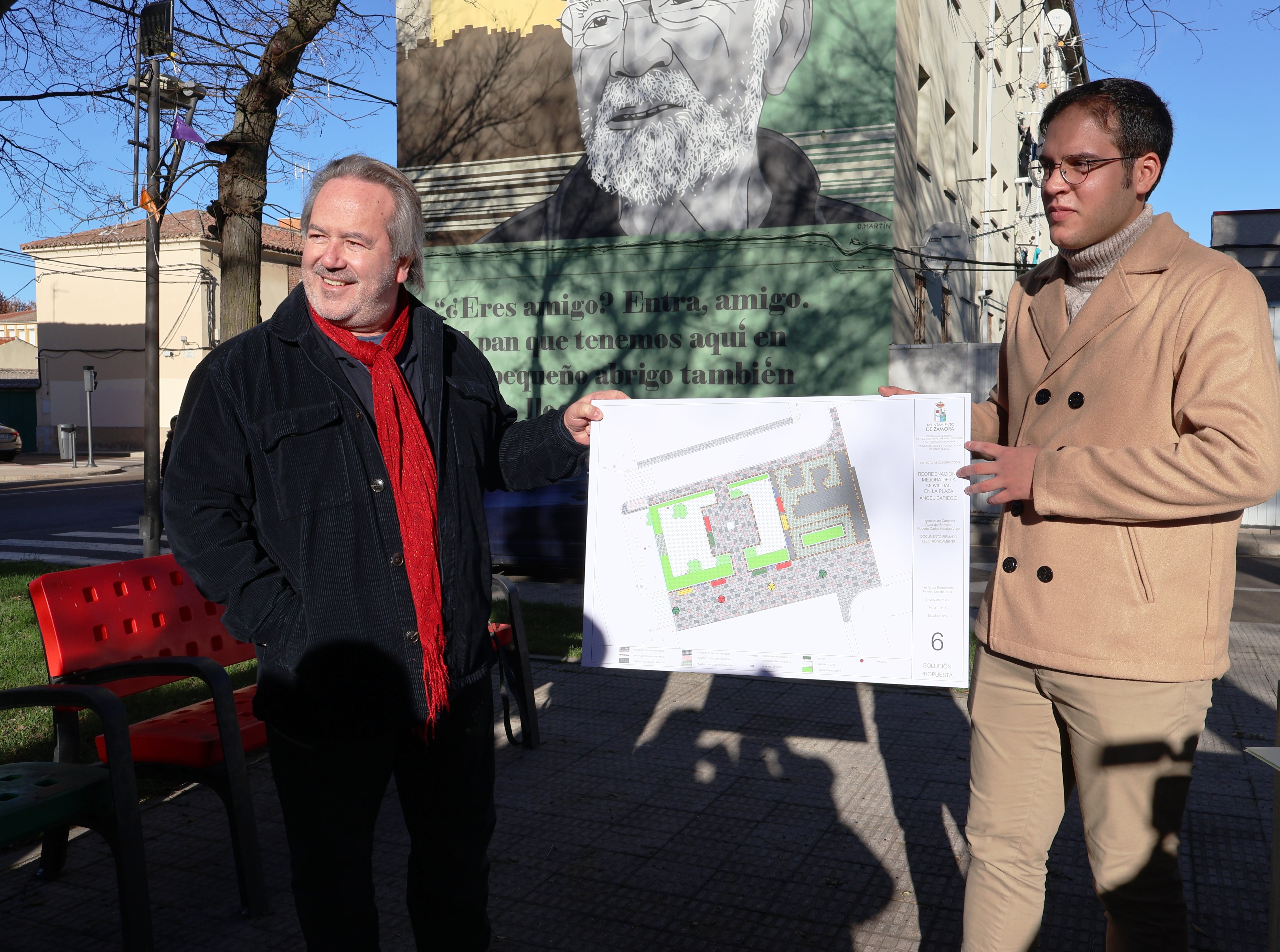 Francisco Guarido y Pablo Novo durante la presentación de la reforma de la Plaza de Ángel Bariego