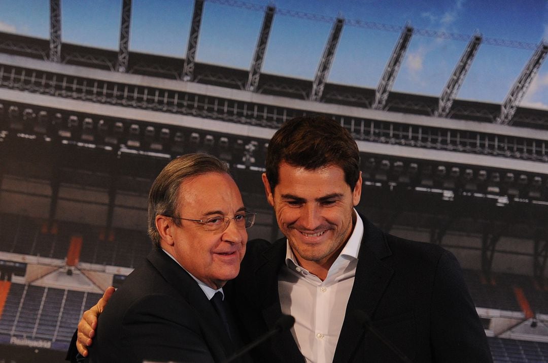 Abrazo entre Florentino Pérez e Iker Casillas