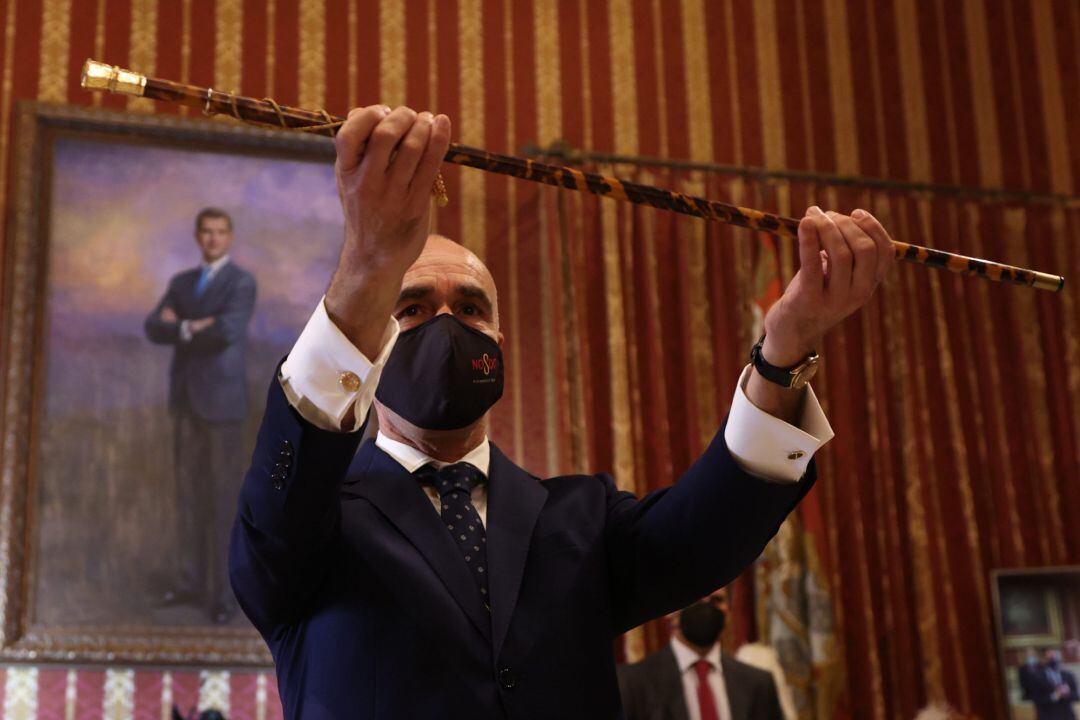 Antonio Muñoz, con el bastón de mando como nuevo alcalde de la ciudad.