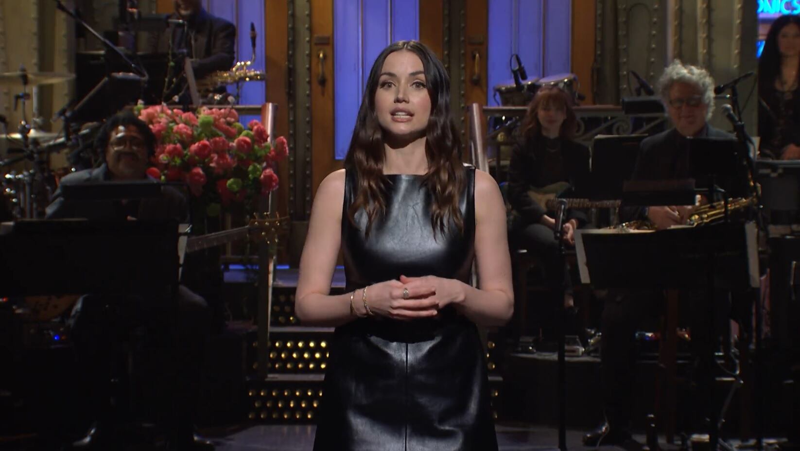 Ana de Armas en el monólogo inicial de &#039;Saturday Night Live&#039;