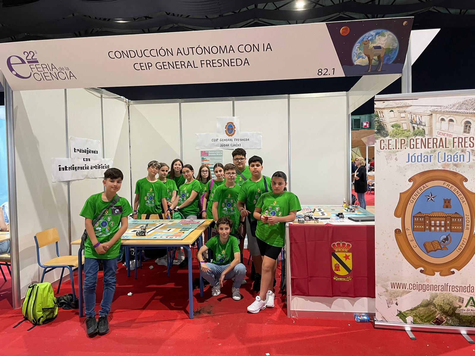 Grupo de Alumnos/as del CEIP &#039;General Fresneda&#039; en la 23 Feria de la Ciencia en Sevilla