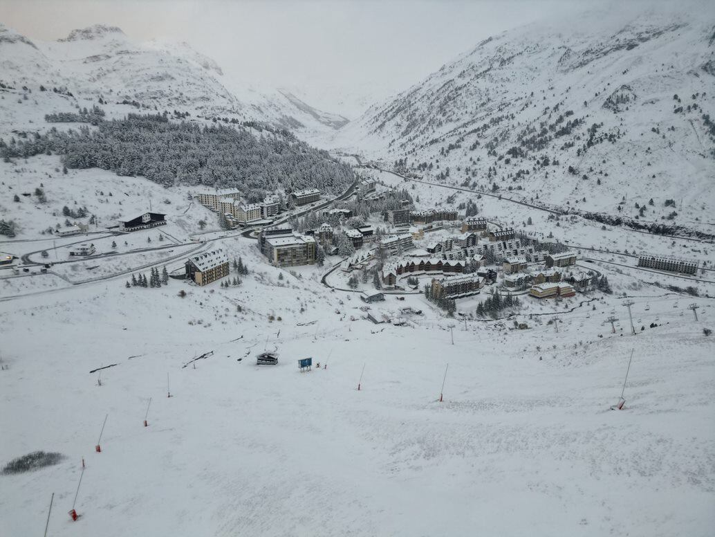 Panorámica de Candanchú en invierno