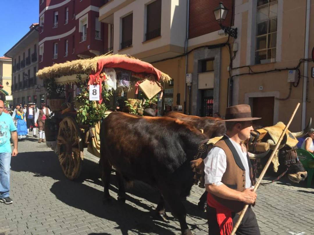 Imagen de archivo del desfile de carros engalanados en León