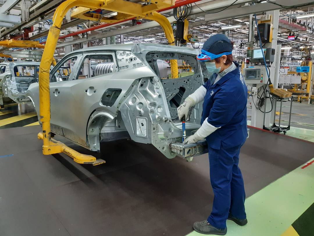 Trabajo en cadena en la planta de Balaídos.