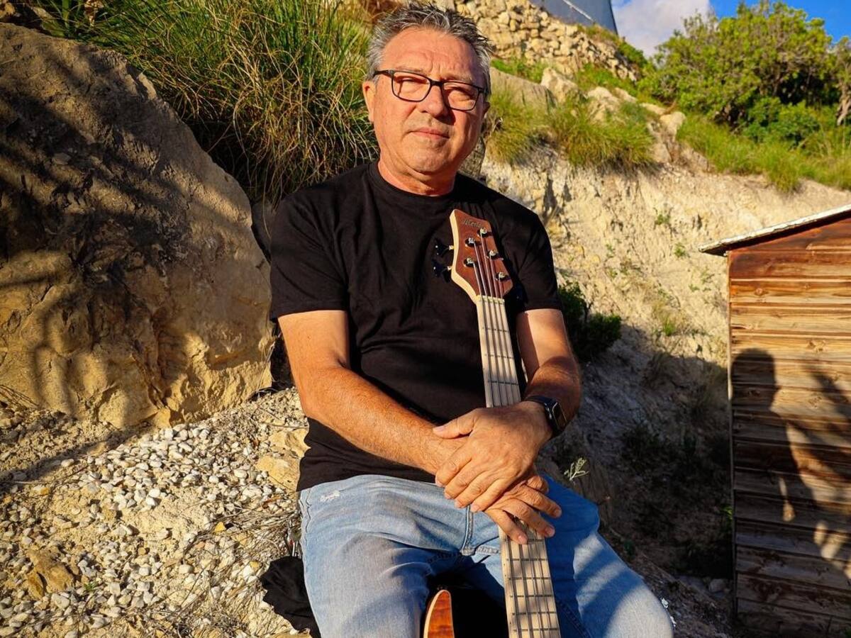 José Merlos, luthier: “Cada madera tiene su sonido”