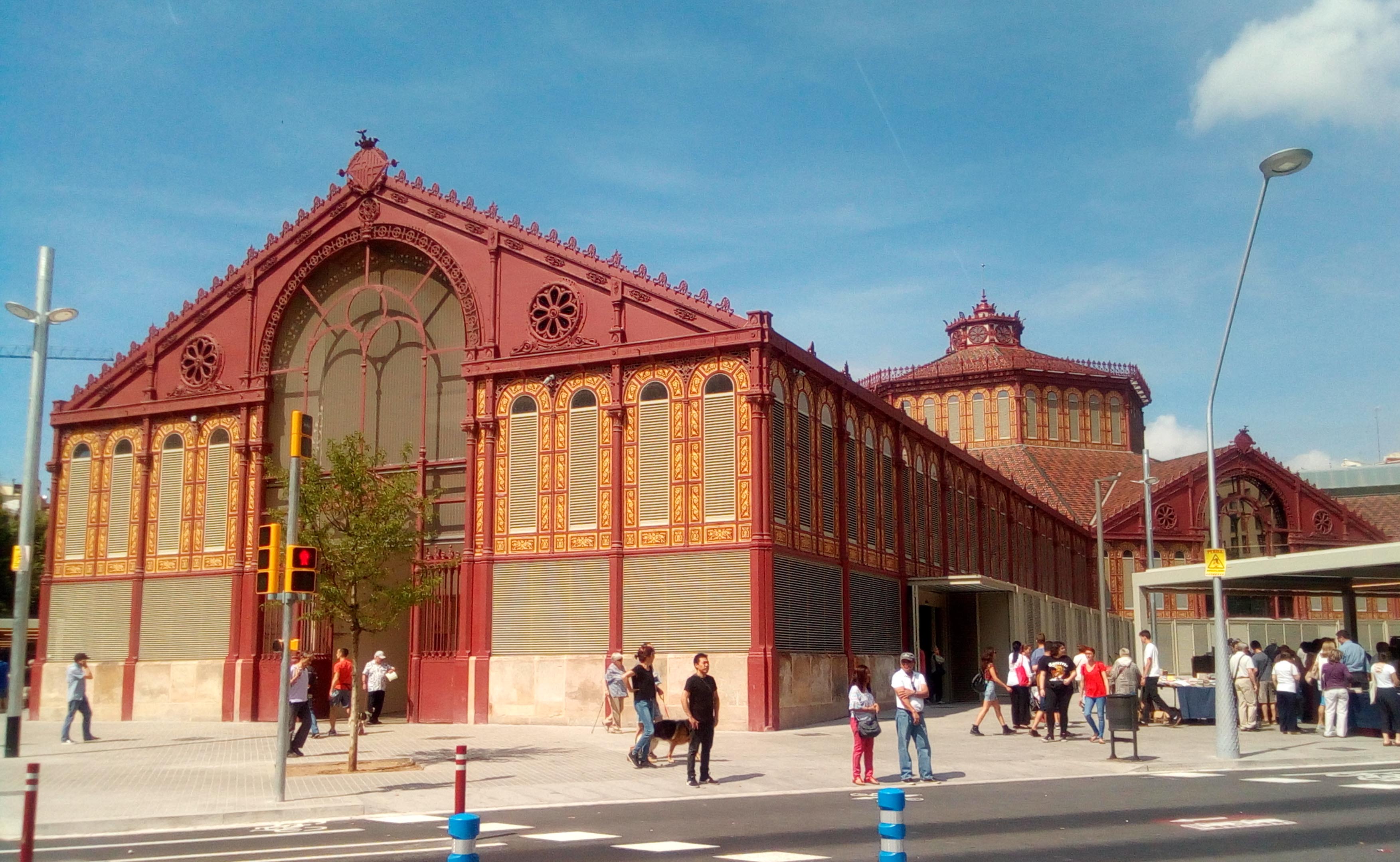 El Mercado San Antoni es uno de los lugares más emblemáticos de esta calle de Barcelona