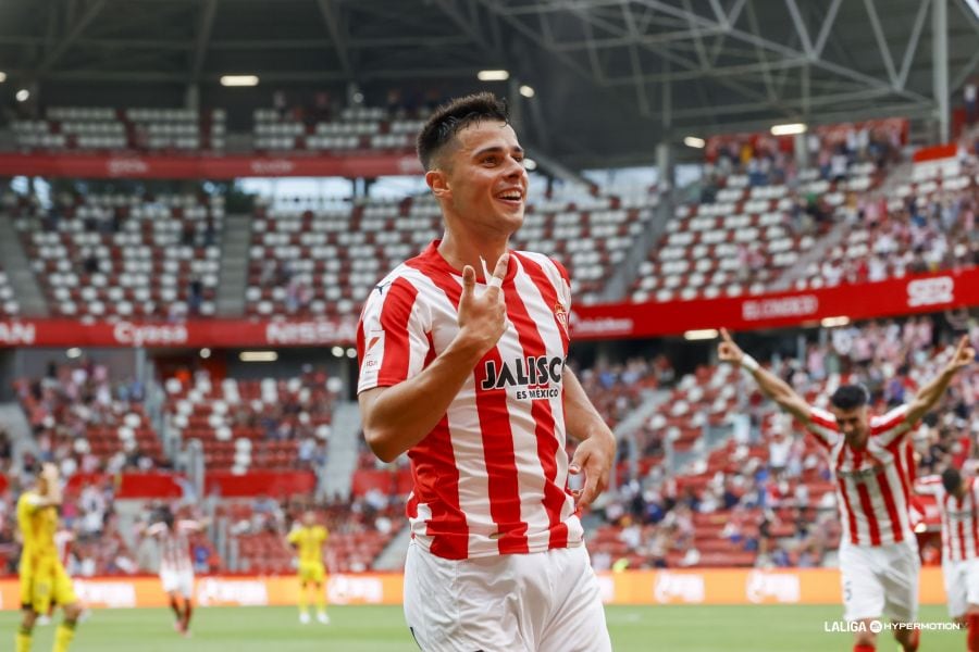 Gaspar Campos celebra el tercer gol del Sporting al Mirandés.