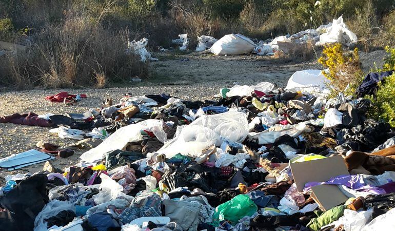 Un dels primers abocadors que es van localitzar va ser aquest al camí del Llorito.