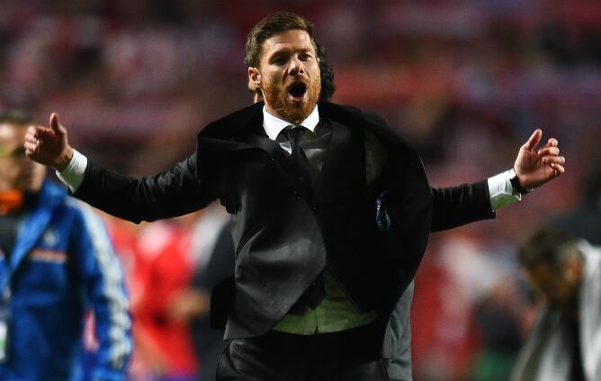 Xabi Alonso festejando la victoria en la final de la Champions