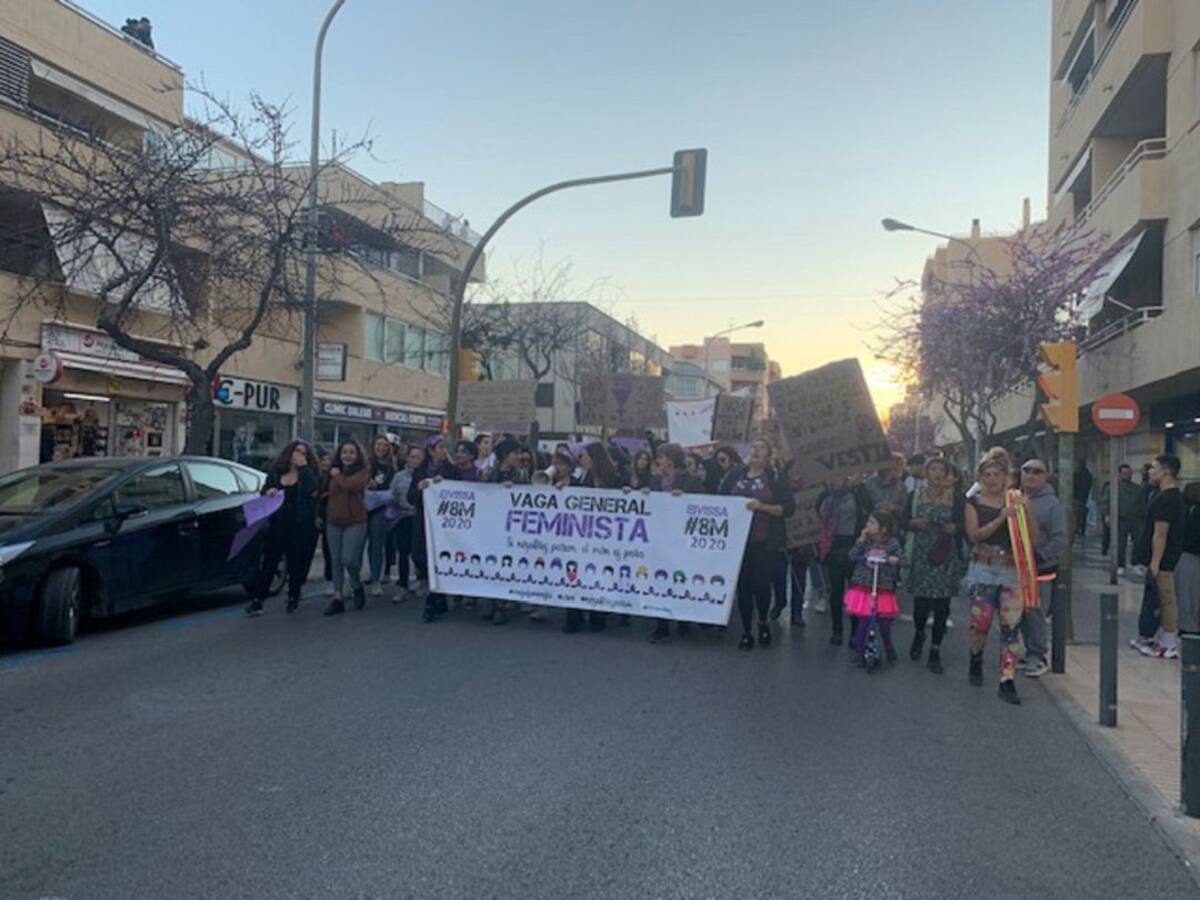 Marea morada en Ibiza para reivindicar igualdad