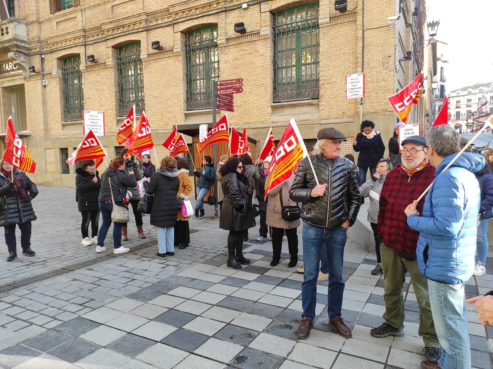 La huelga en el sector se para mientras patronal y sindicatos negocien