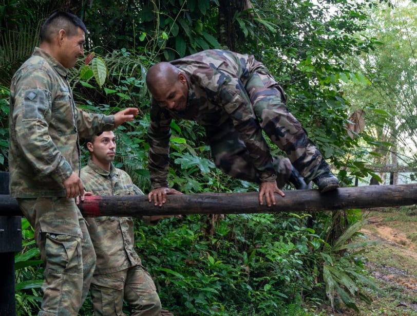 Florent Malouda se alista en el ejército de la Guayana Francesa