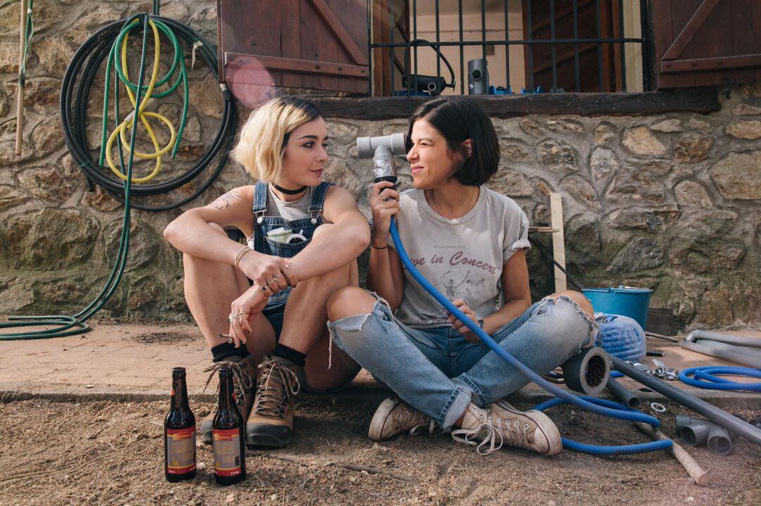 Nadia de Santiago e Iria del Río, en una escena de 'El increíble finde menguante'