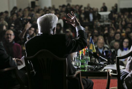 Peru&#039;s Nobel Literature Prize laureate Mario Vargas Llosa speaks to students in the National University in Kiev, Ukraine, Tuesday, Nov. 11, 2014. Llosa was invited as part of a cultural exchange program. (AP Photo/Efrem Lukatsky)