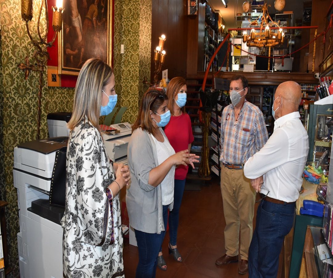Visita de la alcaldesa a varios establecimientos