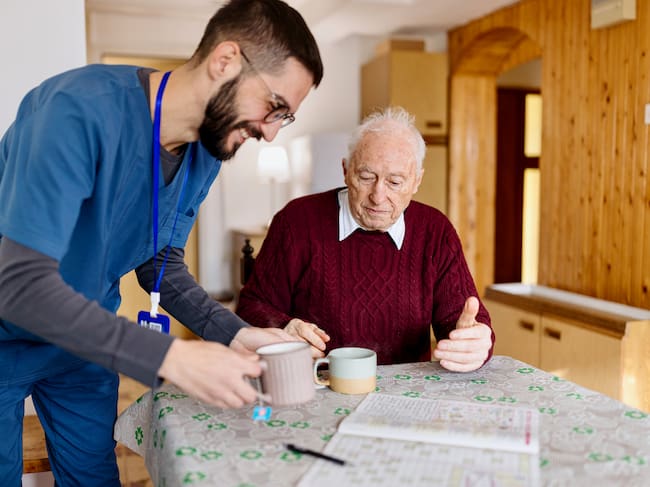 La enfermería comunitaria, a diferencia de la asistencial, se antepone a la dolencia.