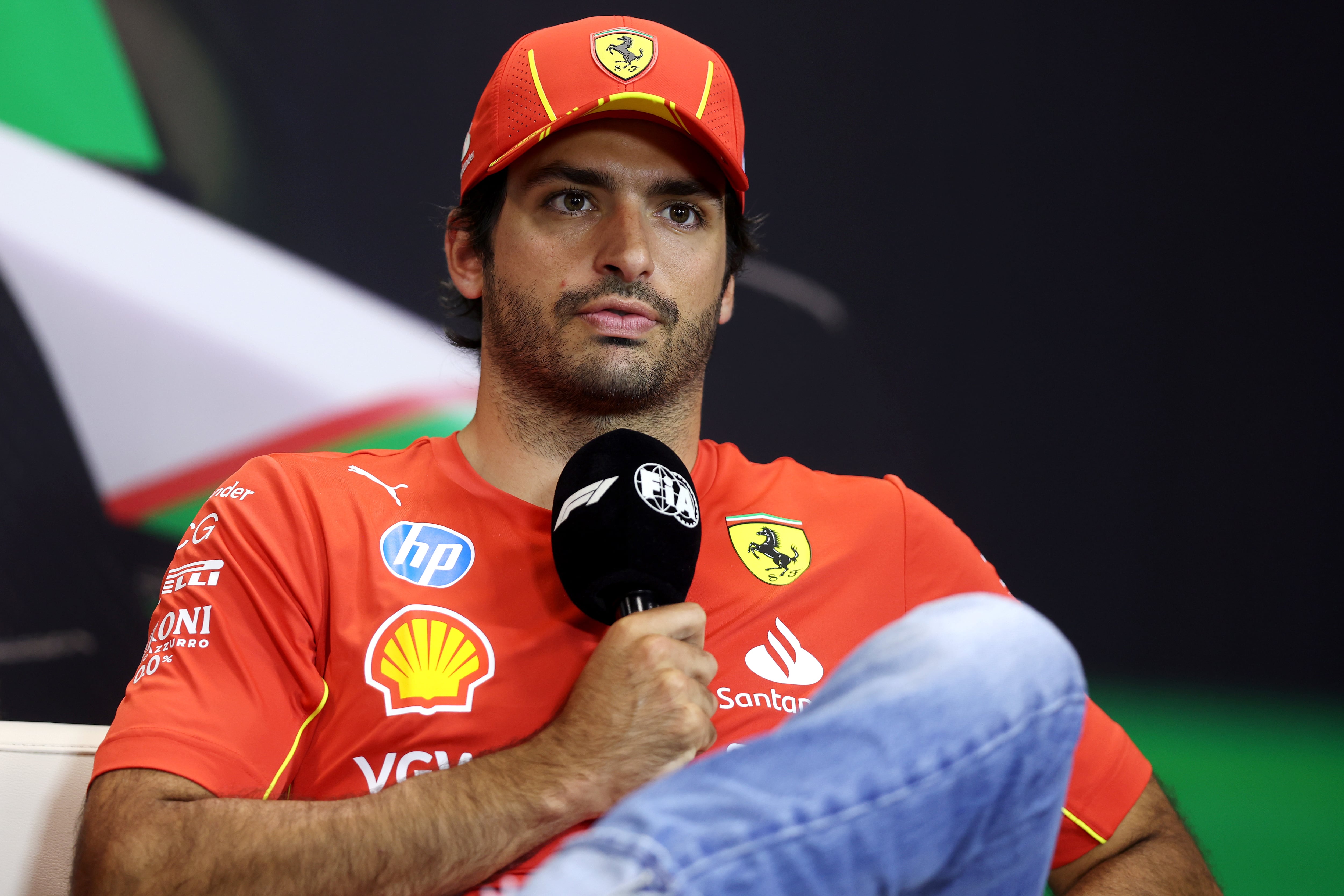 Carlos Sainz en Gran Premio de Emilia-Romaña hablando sobre su futuro (Photo by Lars Baron/Getty Images)