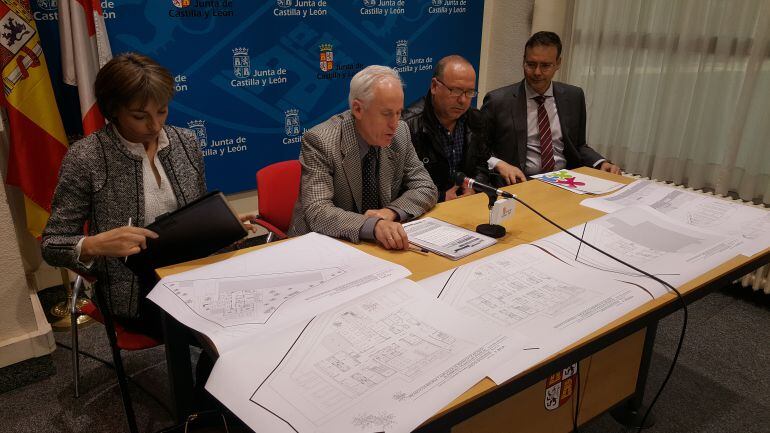 La Junta y el Ayuntamiento de Barruelo presentan el proyecto de ampliación de la residencia de ancianos de la localidad