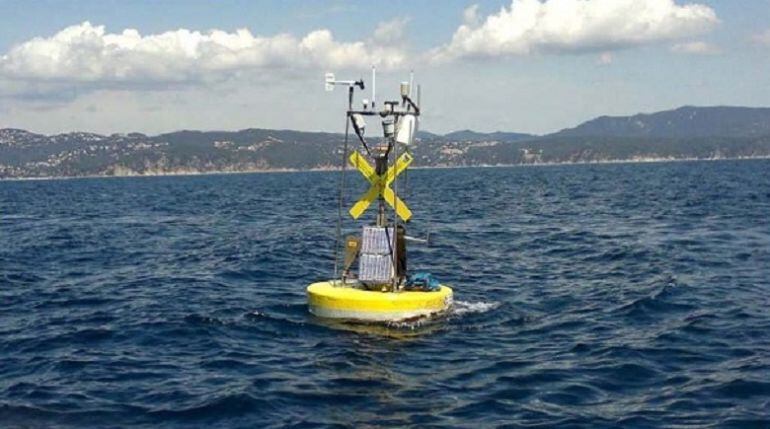 La boia està situada a gairebé 3 milles de la costa.