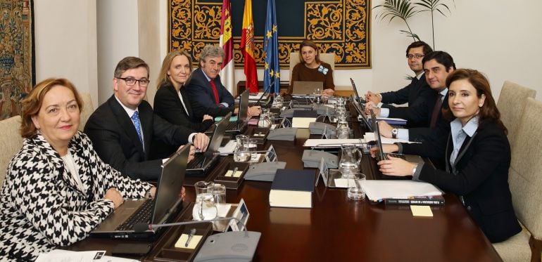 Imagen de archivo en la que María Dolores de Cospedal preside un Consejo de Gobierno de Castilla-La Mancha