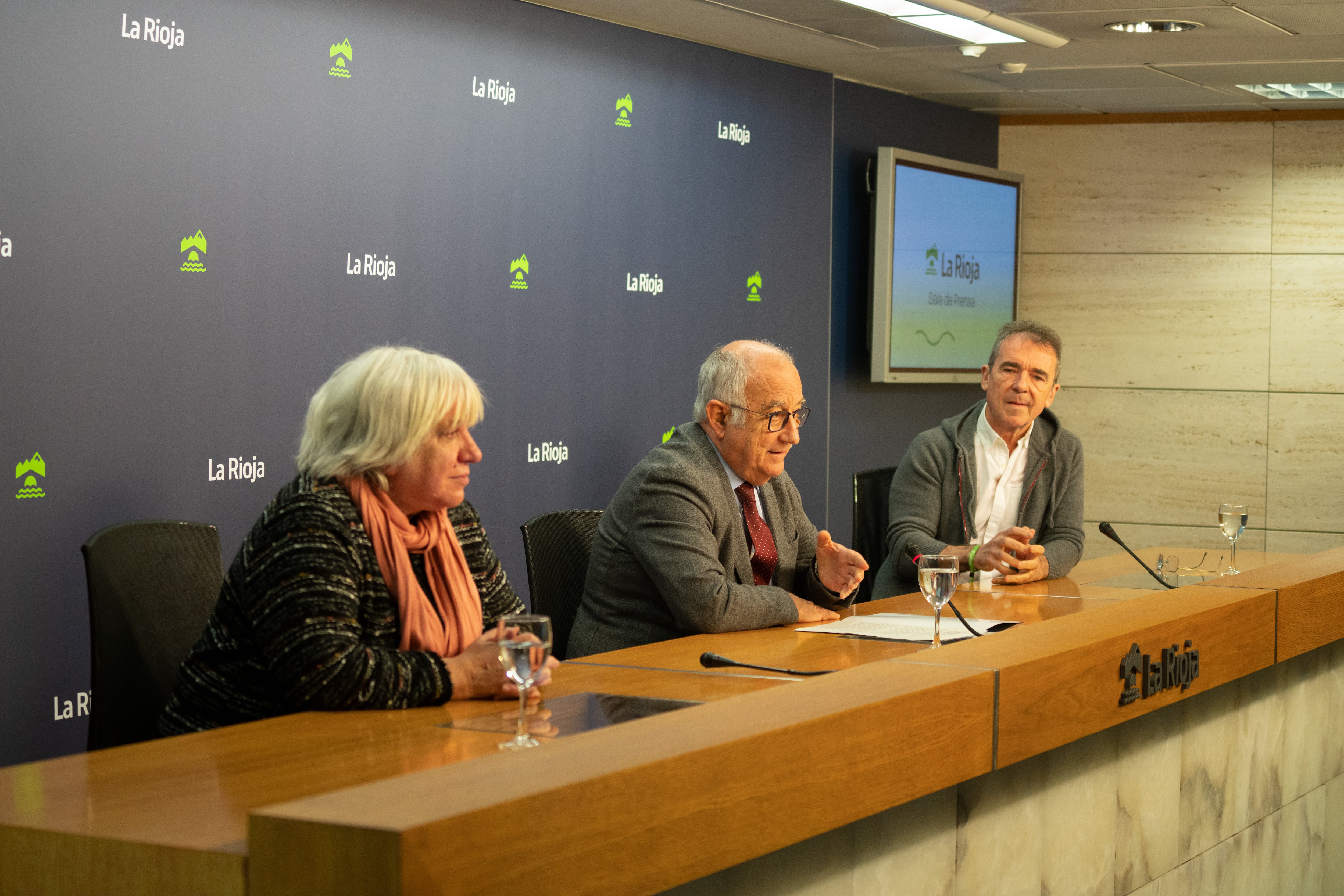 El consejero de Educación, Pedro Uruñuela, ha presentado el balance de Actual 2023, junto a la directora general de Cultura, Ana Zabalegui, y el director artístico, Santiago Tabernero.