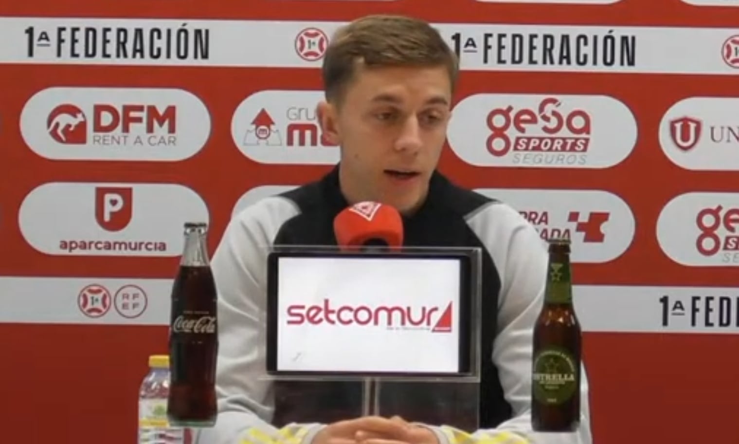 Loren Burón en la sala de prensa del Real Murcia