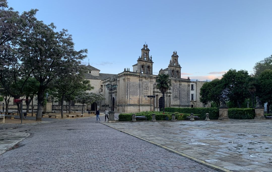 Plaza Vázquez de Molina con la Basílica de Santa María al fondo