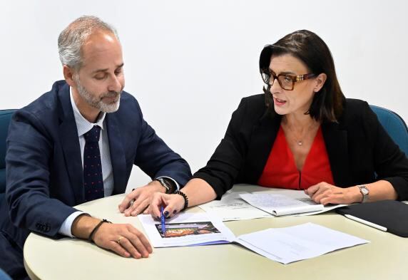 Encuentro de la alcaldesa y el consejero de Educación