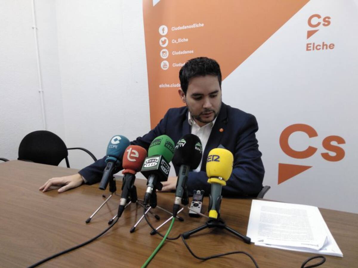 Cs advierte al alcalde que no caiga en el endeudamiento con las inversiones