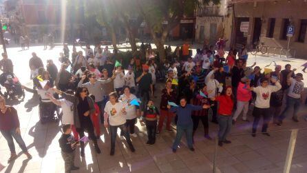 Baile al son de la canción "Somos una marea de gente".