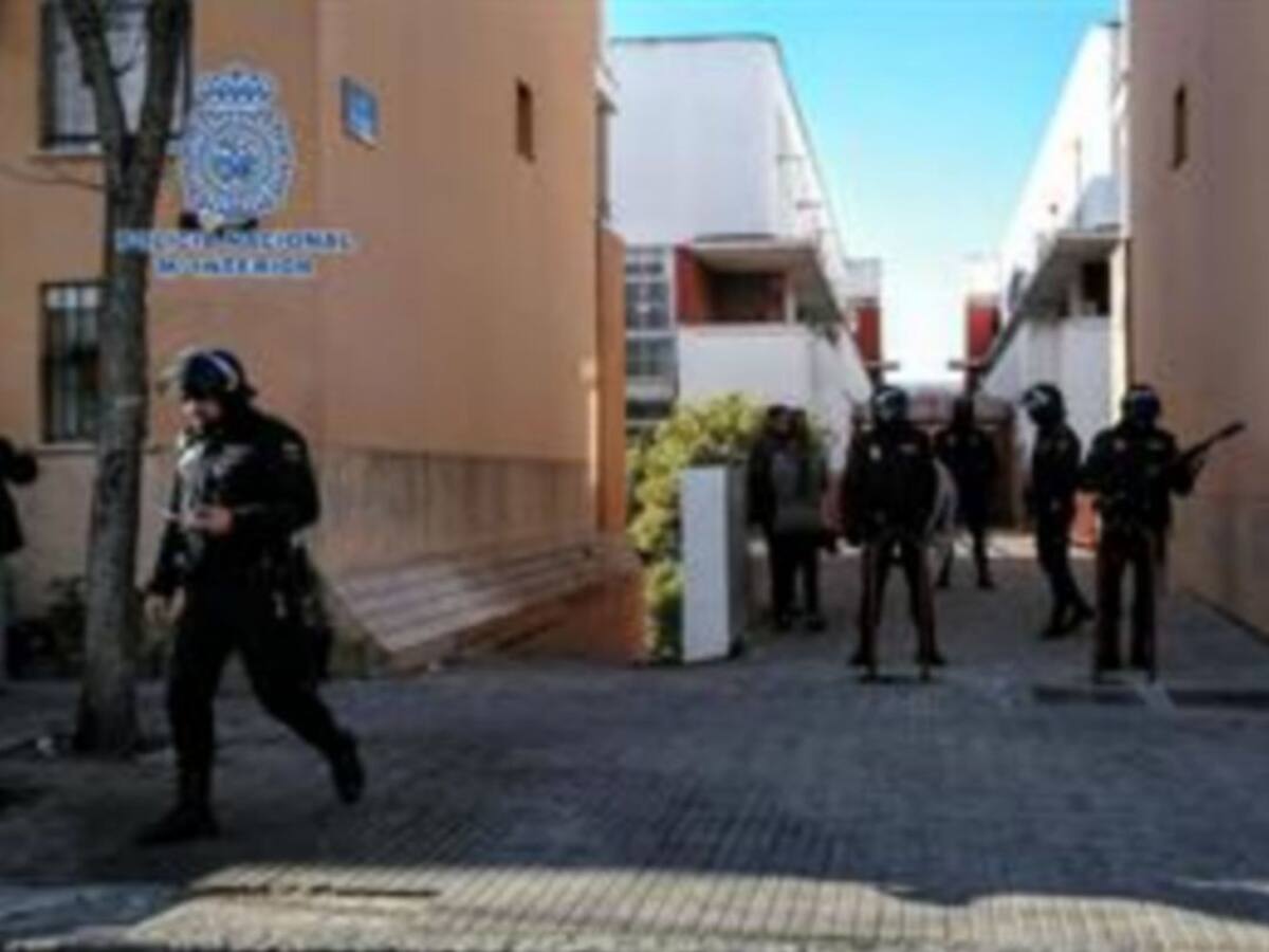 Cuatro detenidos de un clan familiar en Jerez por venta de droga y tabaco de contrabando en viviendas