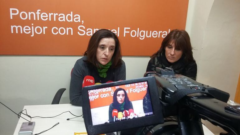 La concejala Isabel Bailez comparece junto a la edil Cristina López