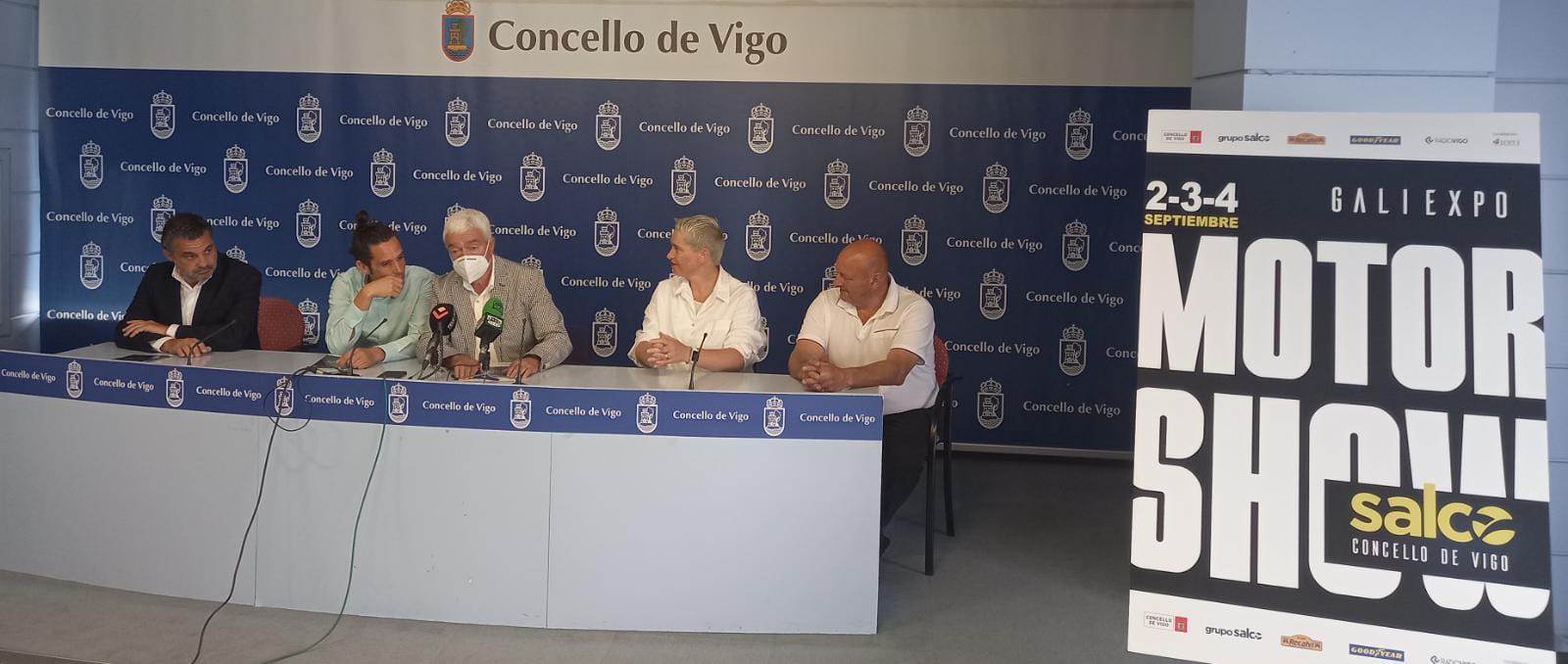 De izquierda a derecha: Agustín Salinas (Gerente Grupo SALCO y coorganizador de Galiexpo MotorShow), Joaquín Portabales (Organizador Galiexpo MotorShow), Manel Fernández (Concelleiro de Deportes), Rosario Vida (Delegada de Vigo de la Asociación Gallega de Lupus), Ricardo Goñi (Organizador Galiexpo MotorShow).