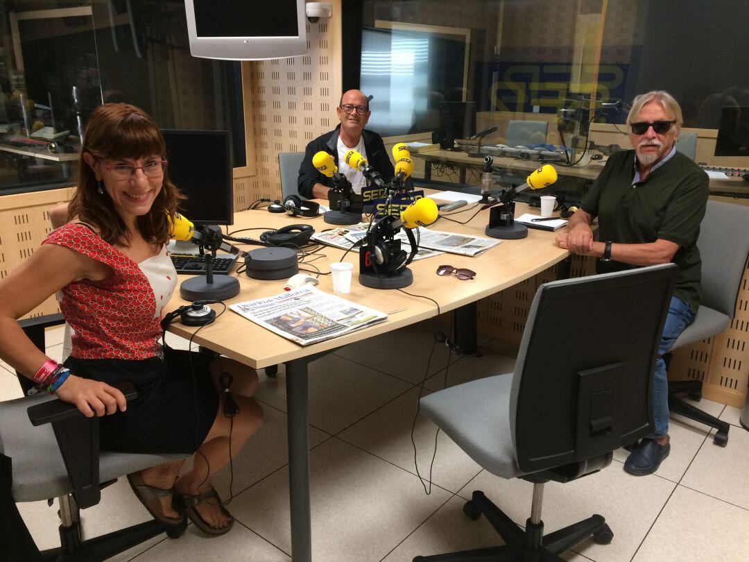 La ex diputada, junto a Joan Huguet y Toni Ma. Thomàs, en la tertulia de este sábado en A vivir que son dos días Baleares