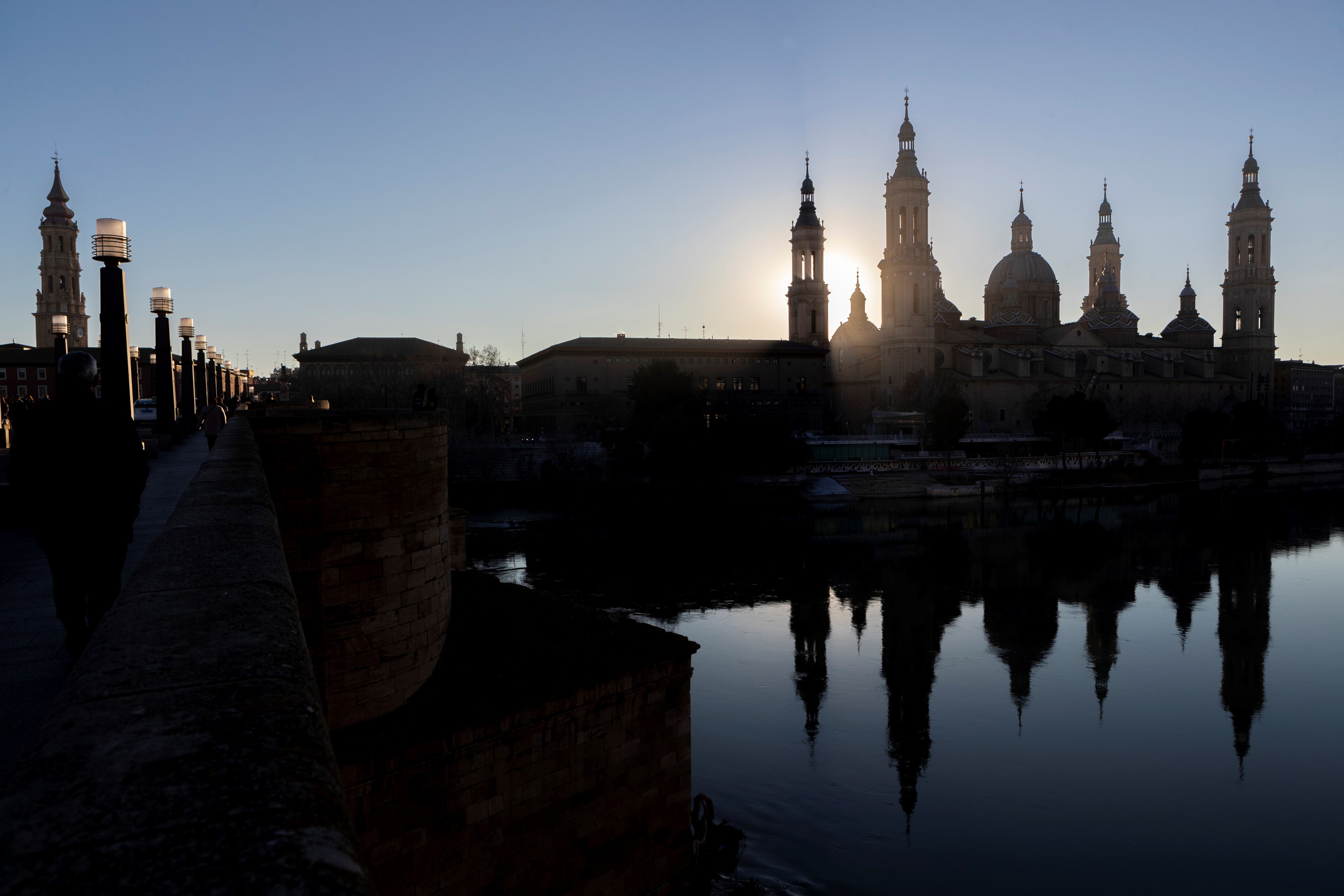 Atardecer en Zaragoza visto desde el Puente de Piedra.