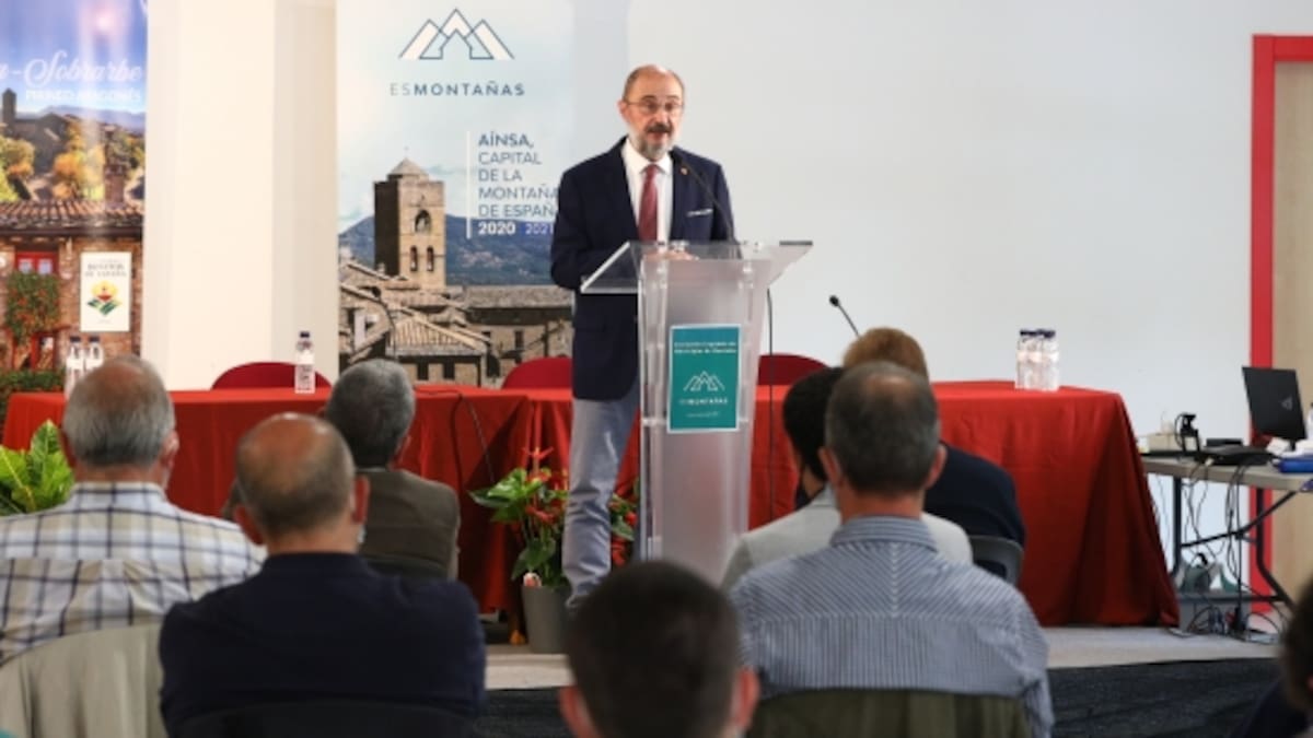 Lambán anuncia el inicio de las obras del centro de Escalona y la reforma de la residencia de Aínsa