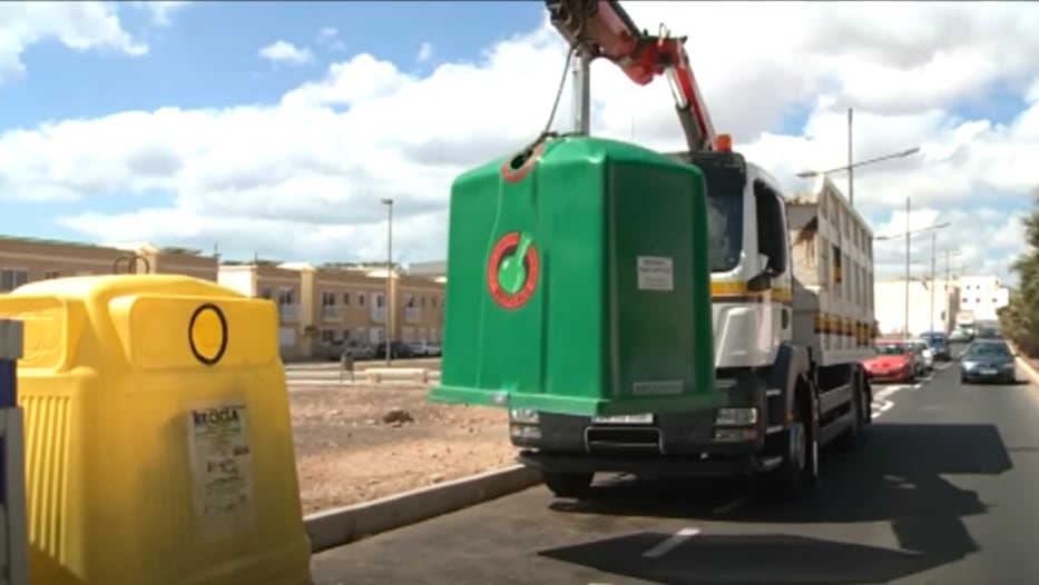 Instalación de contenedor de vidrio en Arrecife.