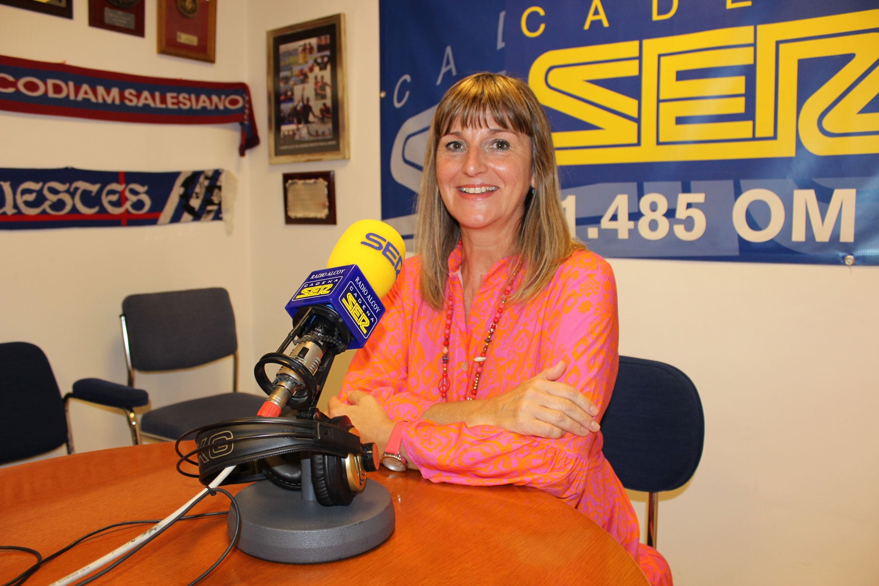 Ana Calvo, en uno de los estudios de Radio Alcoy