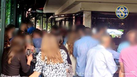 Interior del local desalojado por la Policía Local en la tarde del viernes, al superar el aforo permitido y no respetar las medidas de higiene y seguridad contra la Covid-19