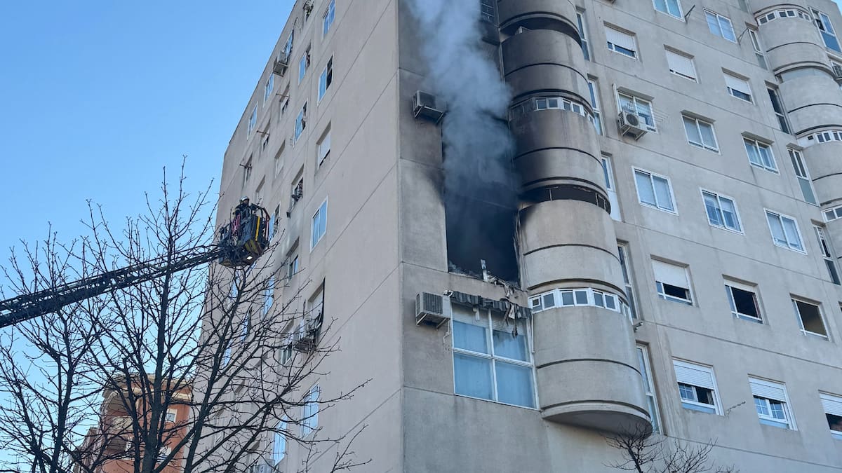 Trece heridos leves en el incendio de una vivienda en Fuenlabrada
