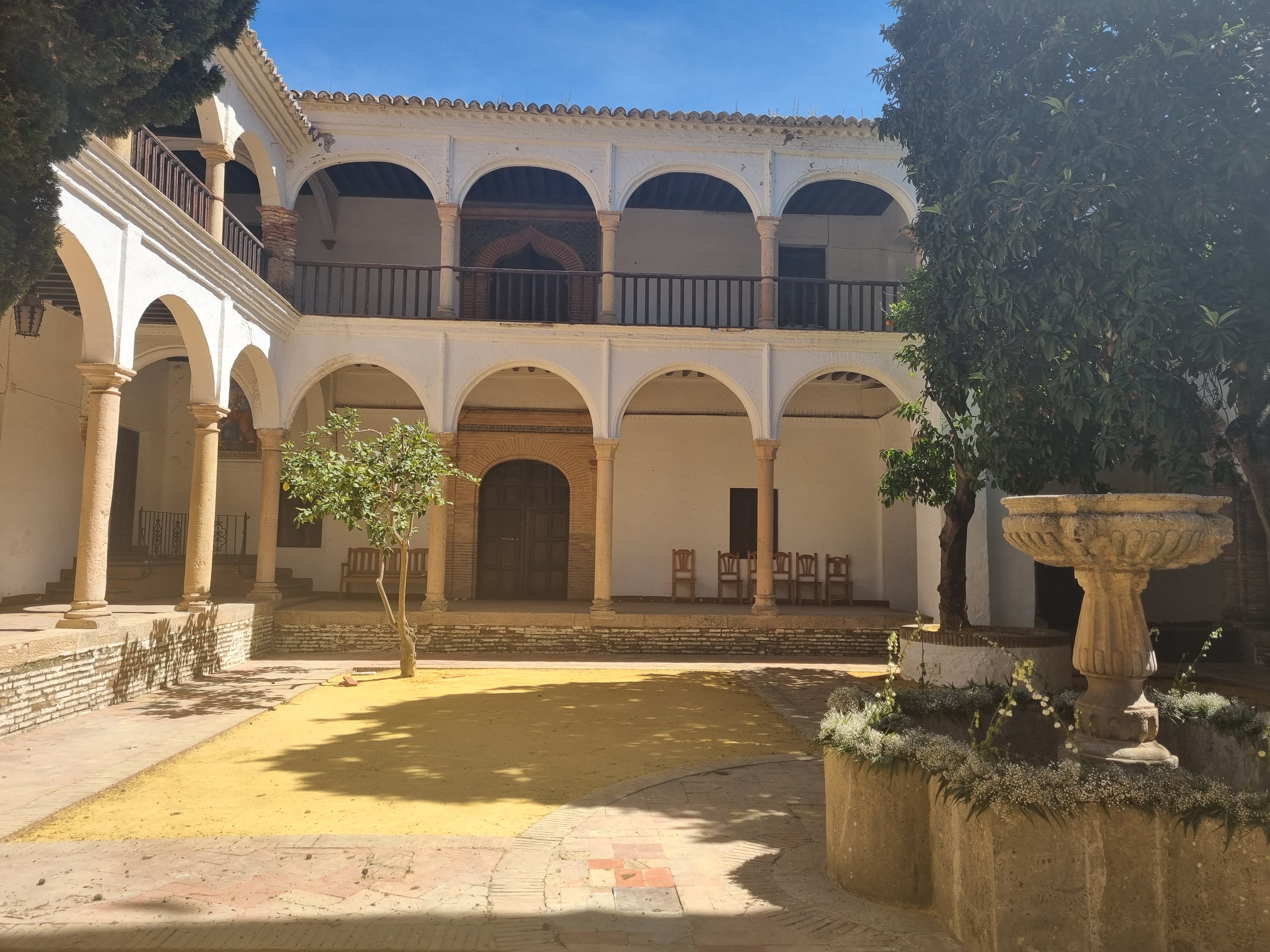 Imagen del claustro del Convento Madre de Dios