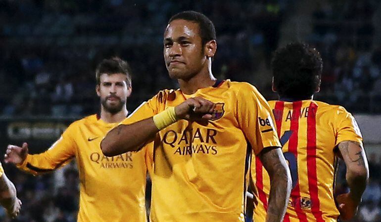 Barcelona's Neymar celebrates his goal against Getafe during their Spanish first division soccer match at Coliseum Alfonso Perez stadium in Getafe, near Madrid, Spain, October 31, 2015. REUTERS/Andrea Comas