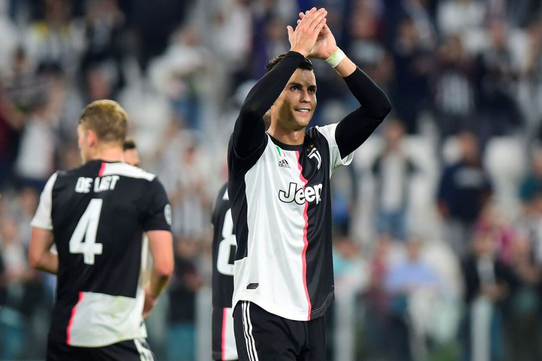 Cristiano Ronaldo celebra la victoria de la Juventus ante el Bayer Leverkusen en la Champions League.