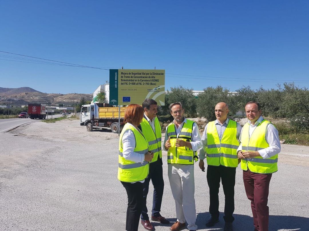 Visita del consejero andaluz Felipe López a Baza para supervisar el inicio de las obras